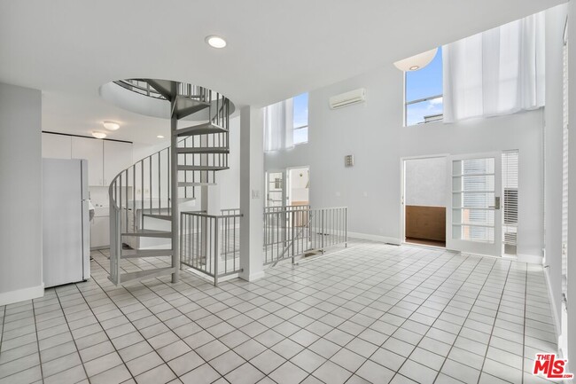 Building Photo - 114 Fleet St