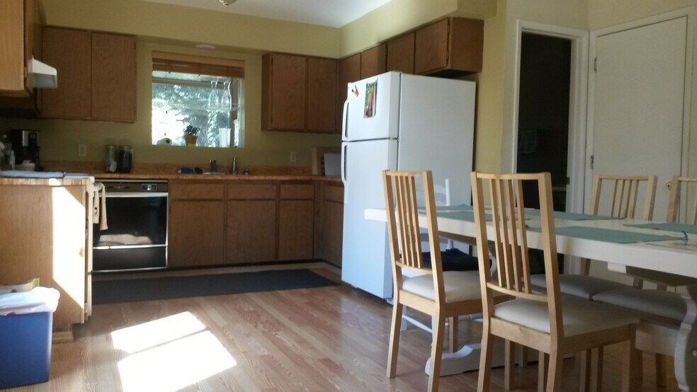 Building Photo - 808 Northwood Blvd