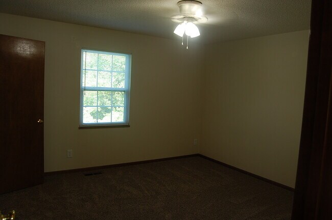 Building Photo - 113 Templeton Rd