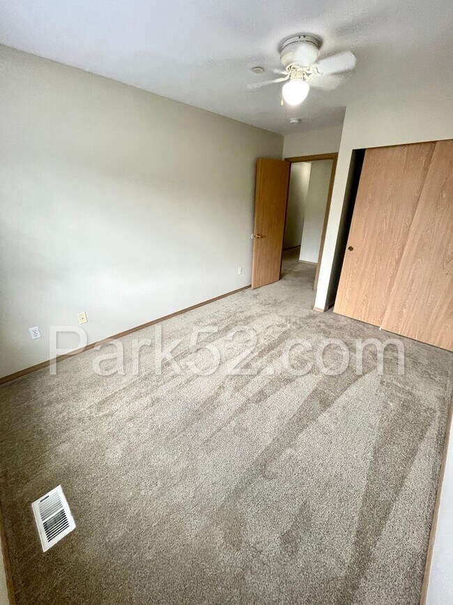 Building Photo - DuPont 4 Bedroom Single Family