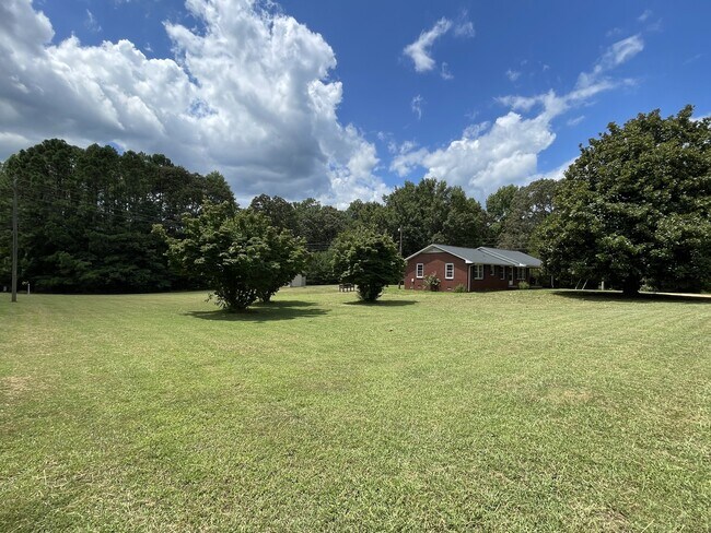 Building Photo - 27 Bethlehem Church Rd