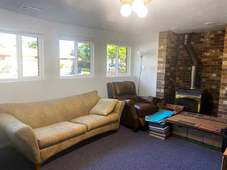 Family room - 10129 S 2165 E