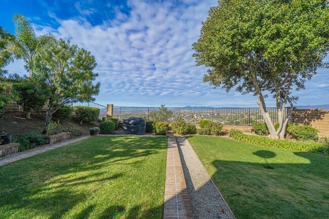 Building Photo - Stunning 4-Bedroom Home with Downstairs Bed/Bath, Views, and Remodeled Kitchen!