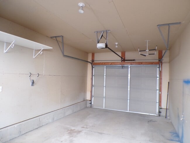 Building Photo - 2041 W Crescent Row