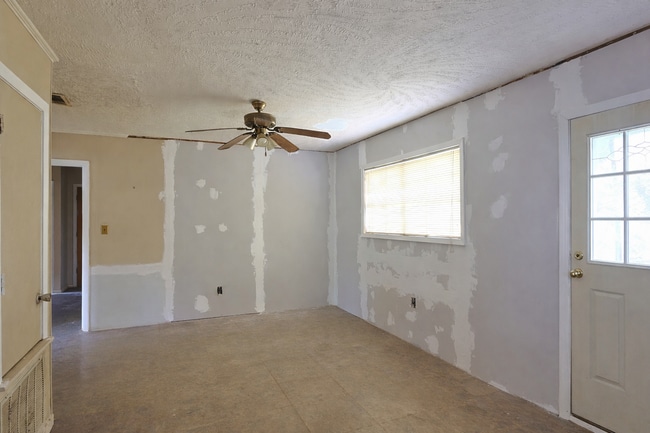 Building Photo - 6605 George Washington Dr