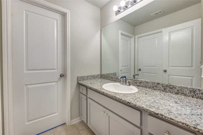 Building Photo - 2727 Camellia Ave