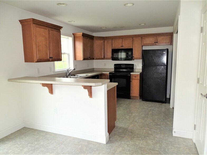 Building Photo - 766 Oak Leaf Ln