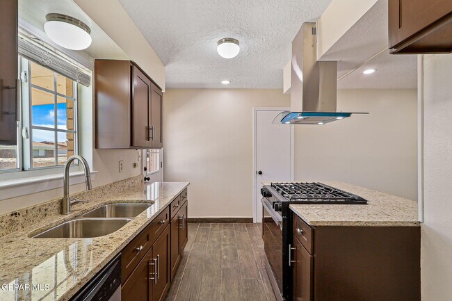 Building Photo - 2608 Dan Sikes Dr