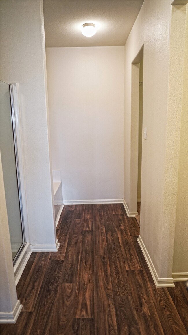 Building Photo - 10510 Pine Landing Dr