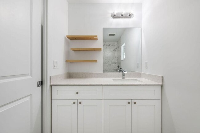 Building Photo - 3246 Jefferson St