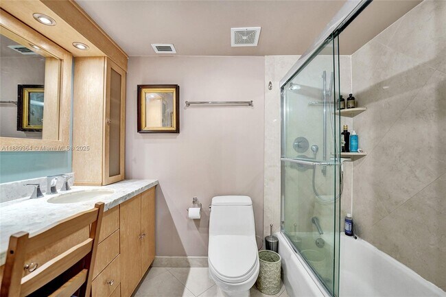 Building Photo - 209 N Fort Lauderdale Beach Blvd