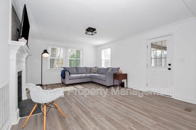 Building Photo - 506 Cross St