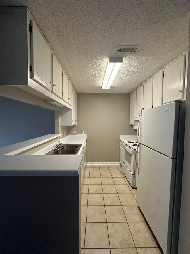 Building Photo - 206 Foxchase Ln
