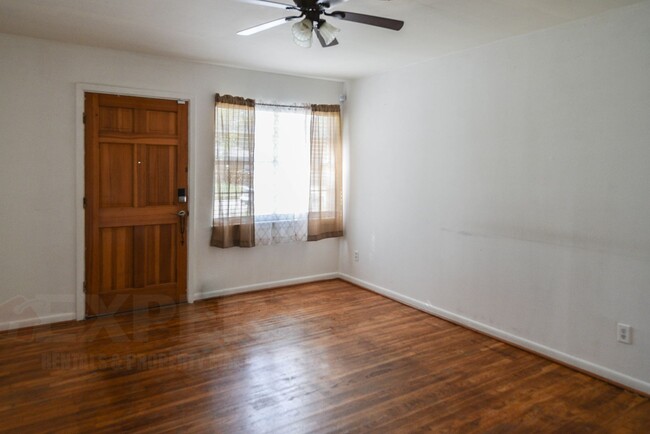 Building Photo - 3-Bedroom Home with  Hardwood Floors and S...