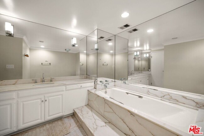 Building Photo - 875 Comstock Ave