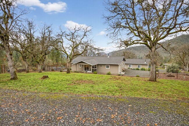 Building Photo - 860 Humbug Creek Rd