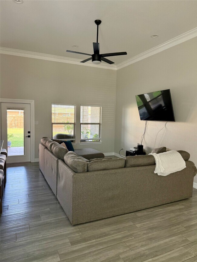 Building Photo - 421 Pitaya Ln