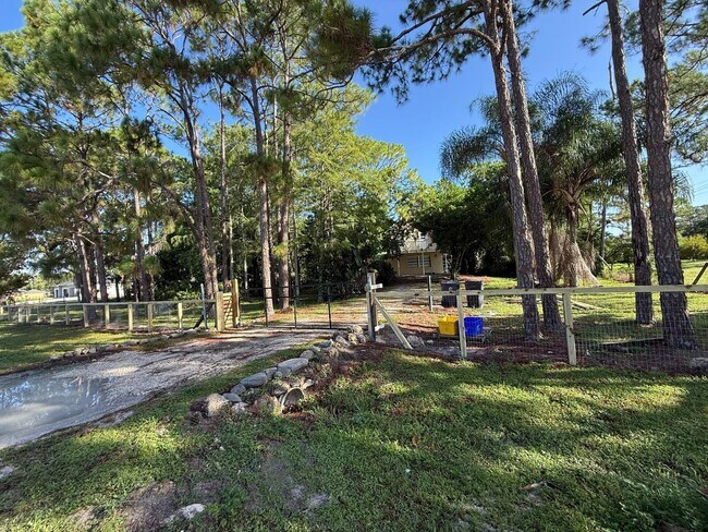 Building Photo - 17503 30th Ln N
