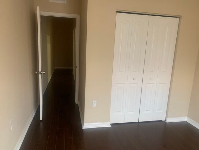 Building Photo - 3532 NW 29th Ct