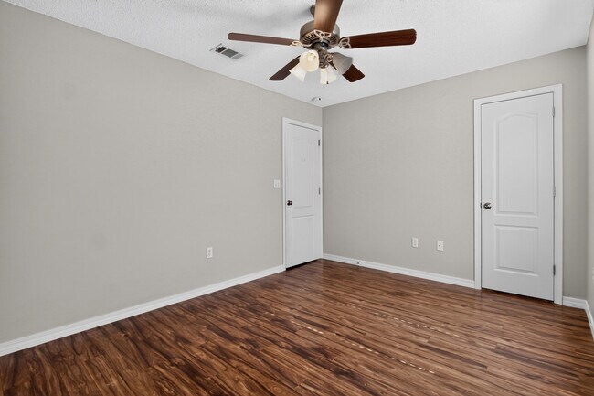 Building Photo - 3151 Forrest Ave