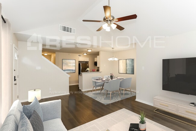 Building Photo - 907 Fairbanks Cir