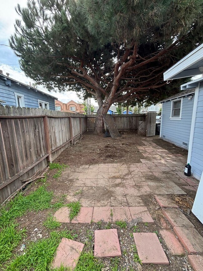 Building Photo - 205 Elmira Ave