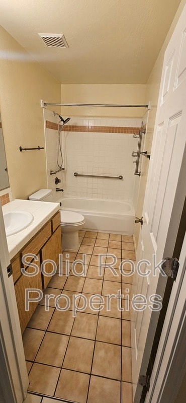 Building Photo - 4541 N Sauter Dr E