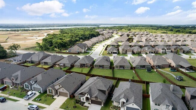 Building Photo - 1324 Thrasher Dr