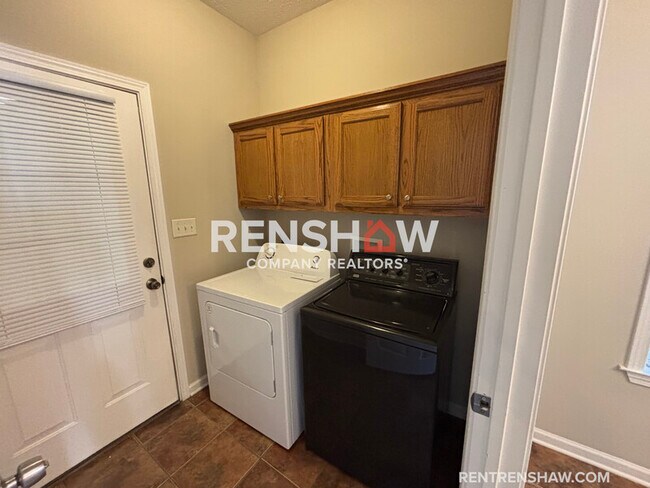 Building Photo - 152 Brighton Village Loop