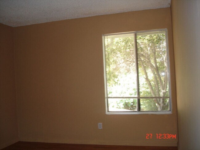 Building Photo - 1625 Park Ln