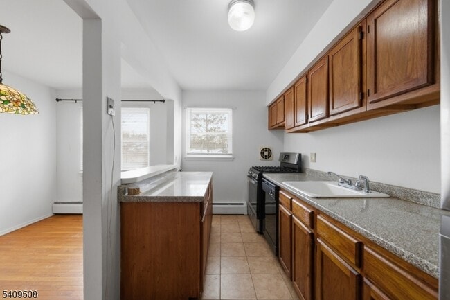 Building Photo - 43 Conforti Ave