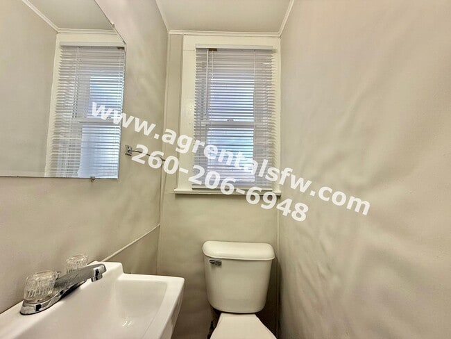 Building Photo - 3 Bedroom House