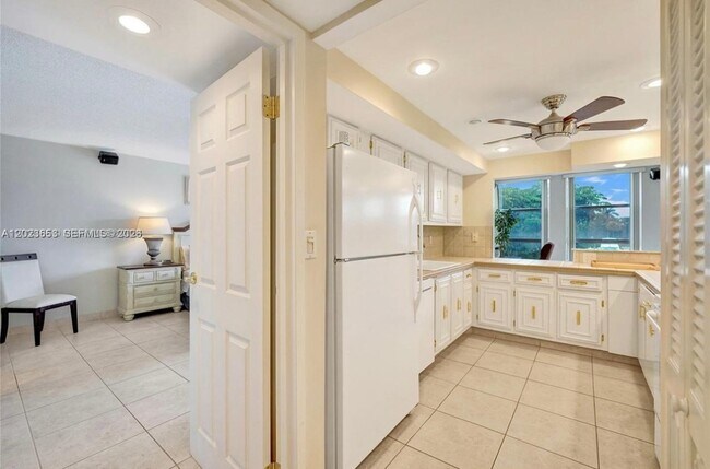 Building Photo - 601 Three Islands Boulevard