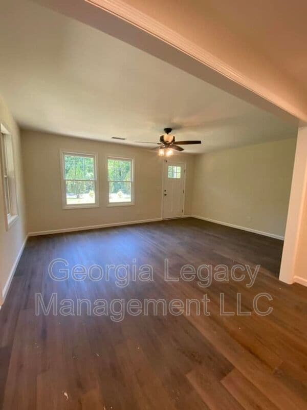 Building Photo - 140 Henry Meyer Rd