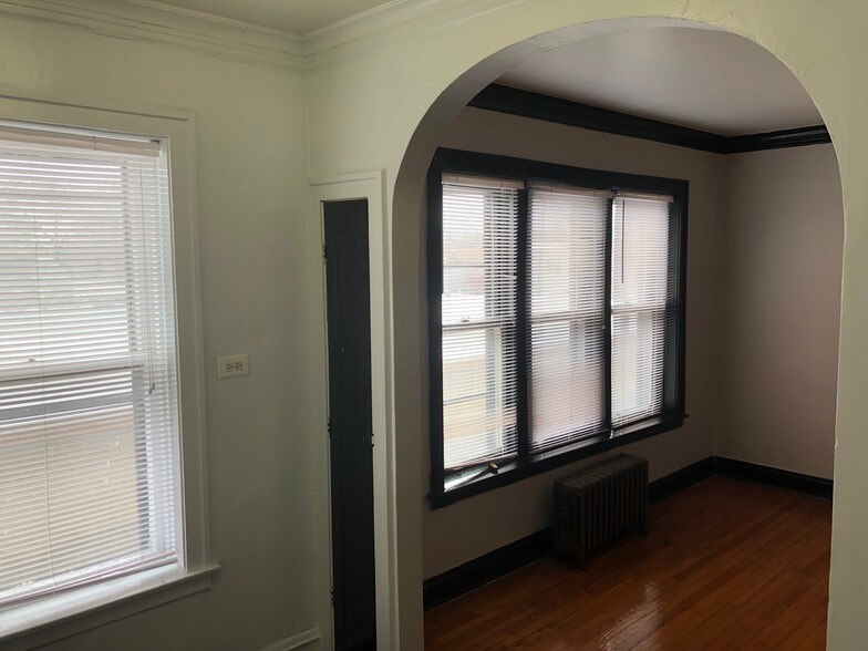 Building Photo - 4588 N Elston Ave