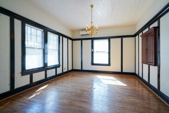 Building Photo - Beautiful 3BR in Birmingham’s Historic Hig...