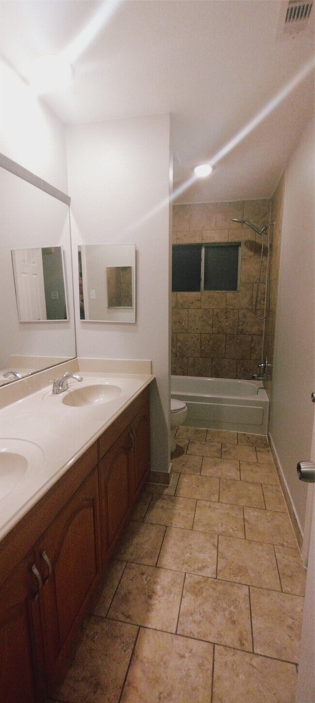Building Photo - 6207 Woodvale Dr