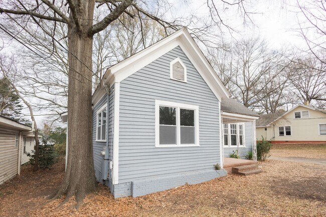 Building Photo - 725 W Poplar St