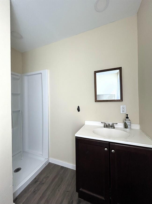 Building Photo - 565 White Mountain Hwy