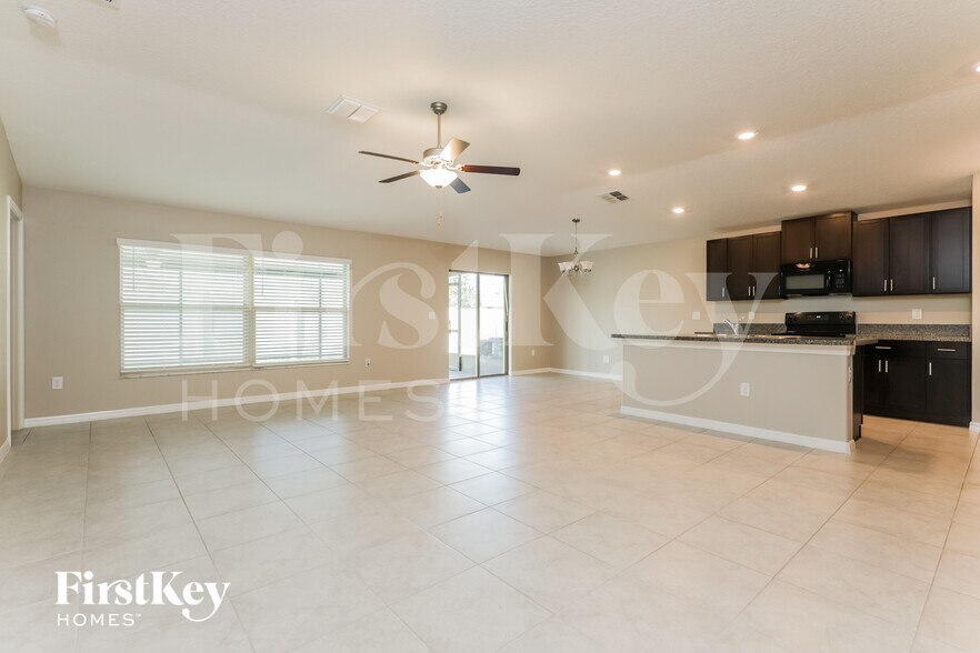 Building Photo - 10512 Strawberry Tetra Dr