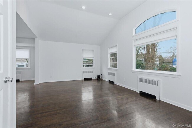 Building Photo - 98 Nassau Rd