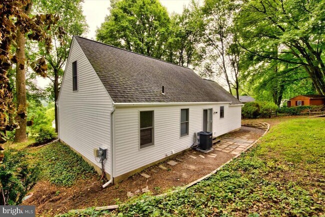 Building Photo - 342 Sherry Ln