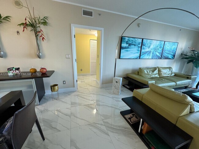 Building Photo - 325 S Biscayne Blvd