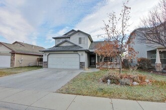 Building Photo - Clean home in Quiet Neighborhood