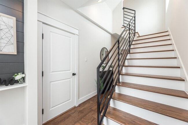 Building Photo - 605 Middle St