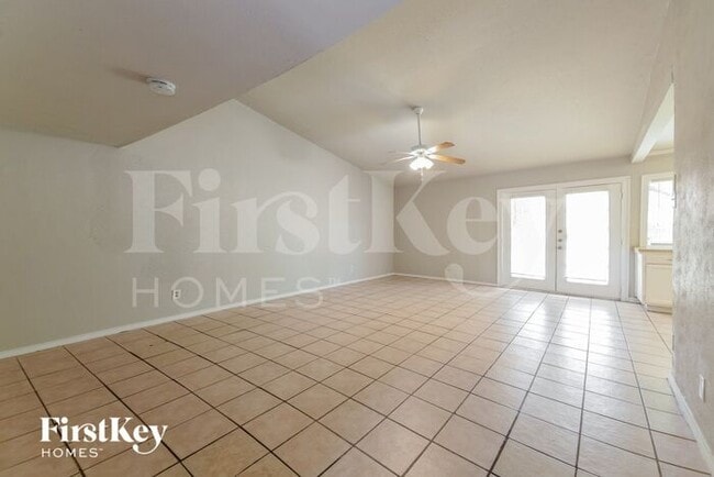 Building Photo - 3317 Kenwood Dr