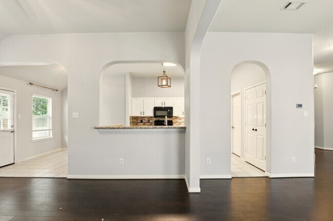 Building Photo - 303 Burris Park Dr