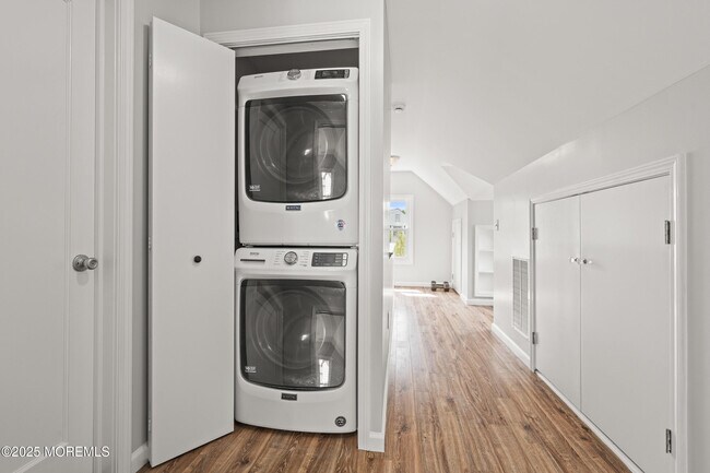 Building Photo - 324 Cedar Ave