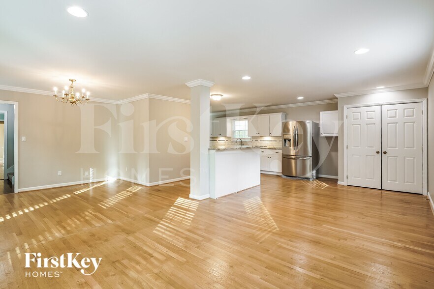 Building Photo - 5143 Colonial Park Rd