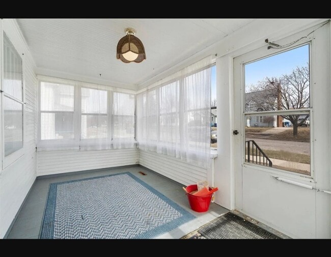 Building Photo - 2 Bedroom 1 Bathroom House, 1/2 OFF FIRST MONTHS RENT!!!